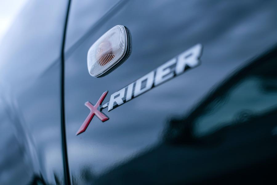 Логотип Isuzu KB Double Cab X-Rider Black 2018 года  (фото 2 из 34)